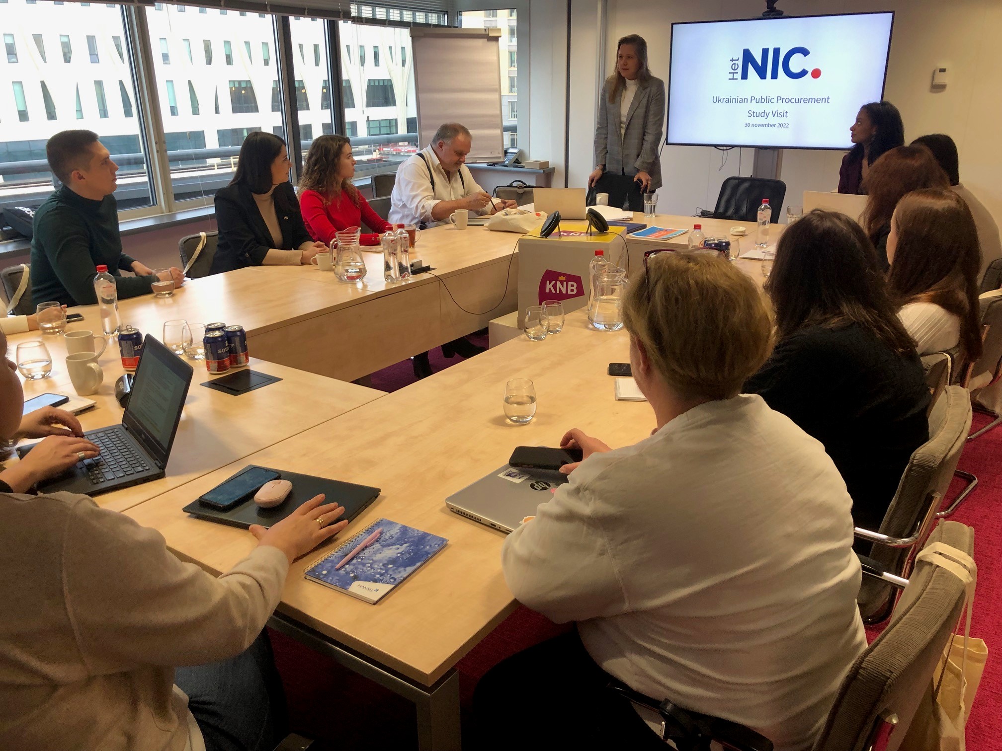 Oekraïense delegatie brengt studiebezoek aan Het NIC in Den Haag